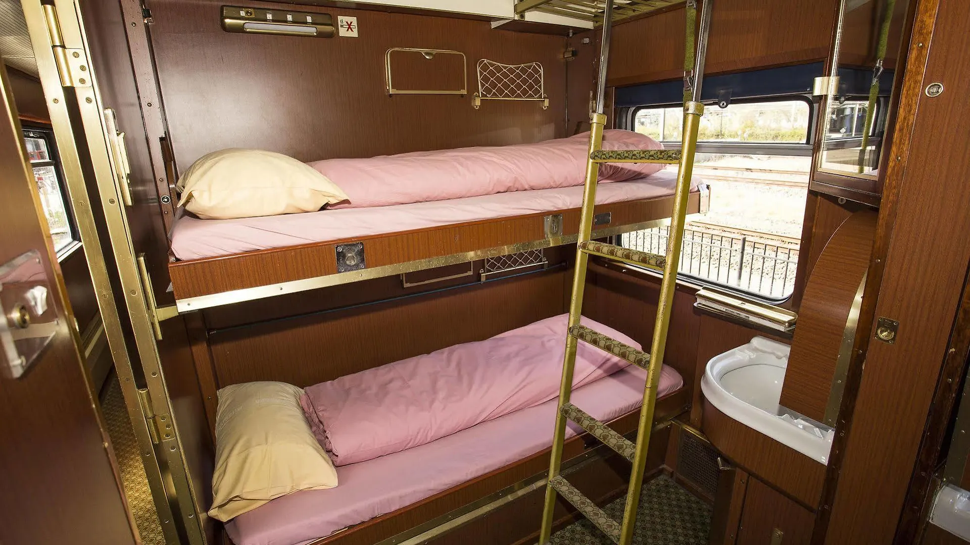 Train Lodge Amsterdam
